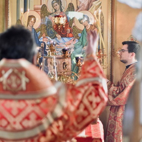 Епископ Несвижский Авксентий, викарий Патриаршего Экзарха всея Беларуси совершил Божественную литургию